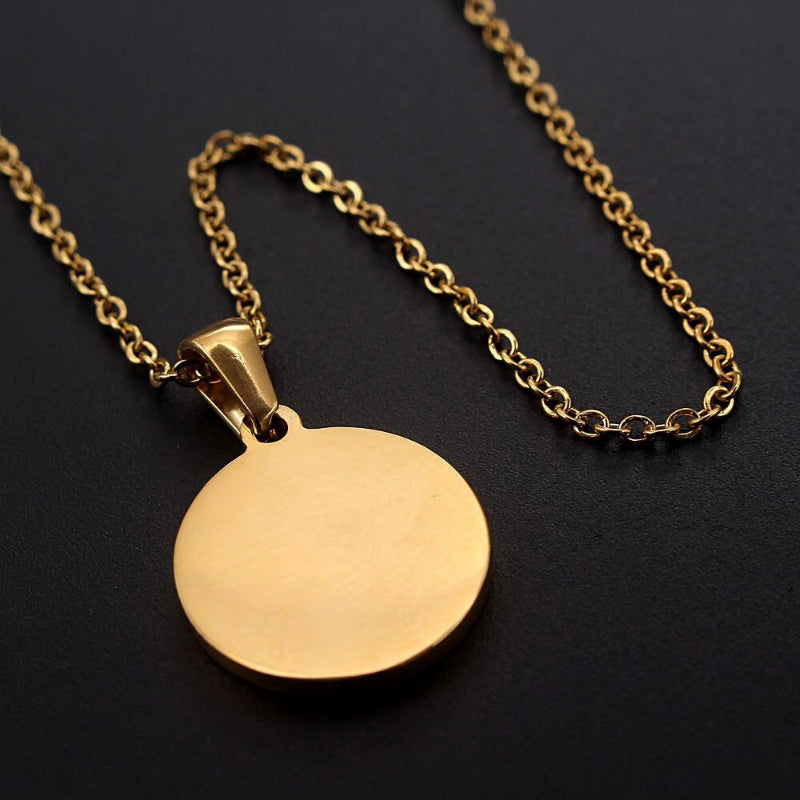 Personalisierte Halsketten mit rundem Muschel-Anfangsbuchstaben-Anhänger