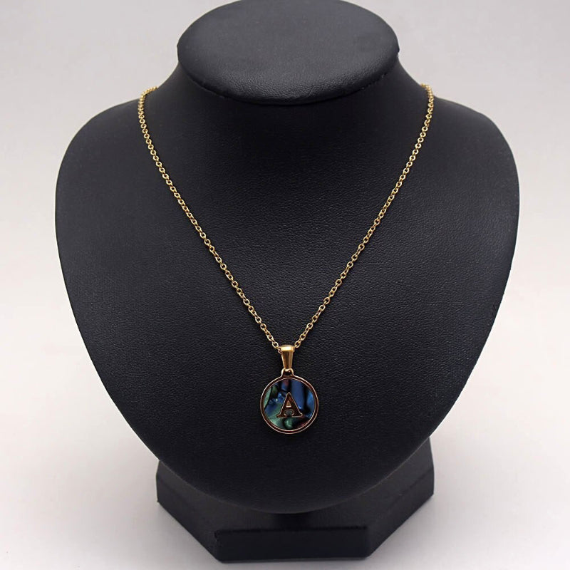 Personalisierte Halsketten mit rundem Muschel-Anfangsbuchstaben-Anhänger