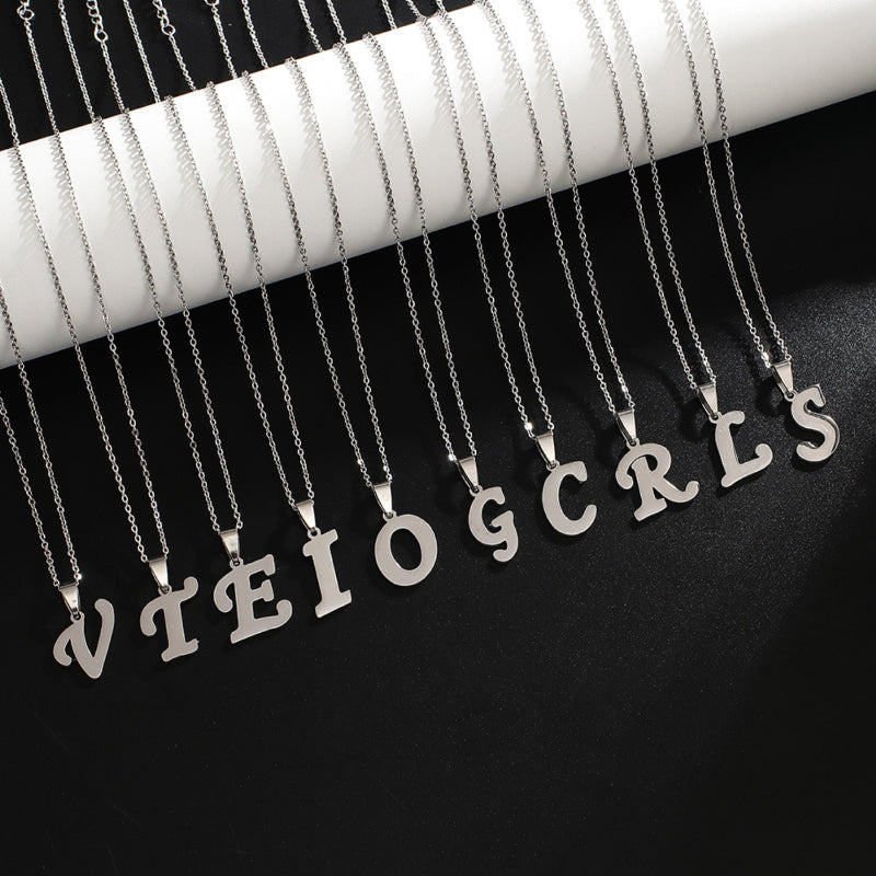 Personalisierte Halsketten mit dickem, kursivem Anfangsbuchstaben-Anhänger