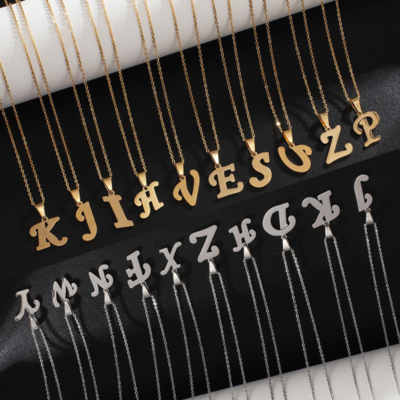 Personalisierte Halsketten mit dickem, kursivem Anfangsbuchstaben-Anhänger