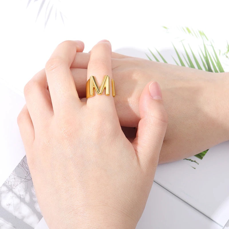 Personalisierte dicke und hohle verstellbare Ringe mit Anfangsbuchstaben A-Z
