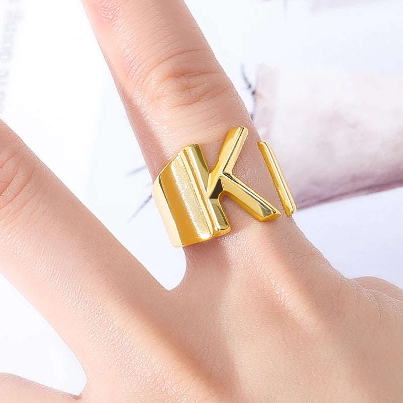 Personalisierte dicke und hohle verstellbare Ringe mit Anfangsbuchstaben A-Z