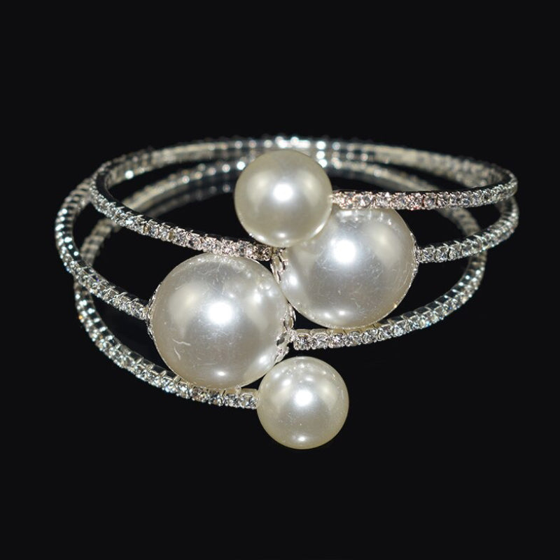 Kostbare mehrschichtige Armreifen mit Strass-Perlen