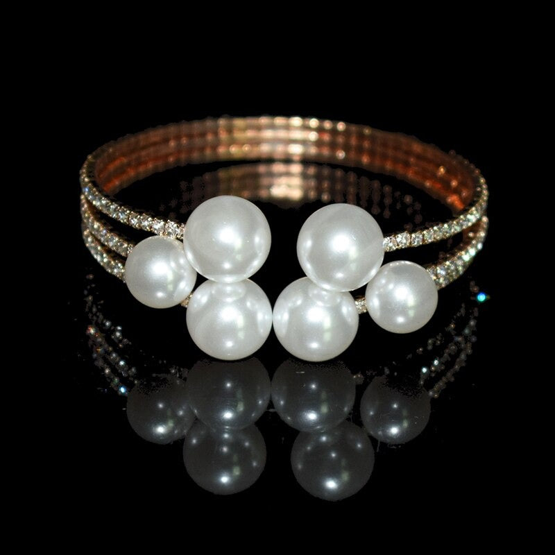 Kostbare mehrschichtige Armreifen mit Strass-Perlen