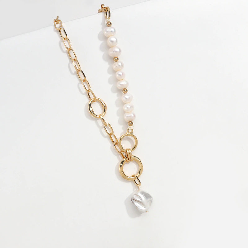 Kostbare Halsketten mit Anhänger aus natürlichen Süßwasserperlen