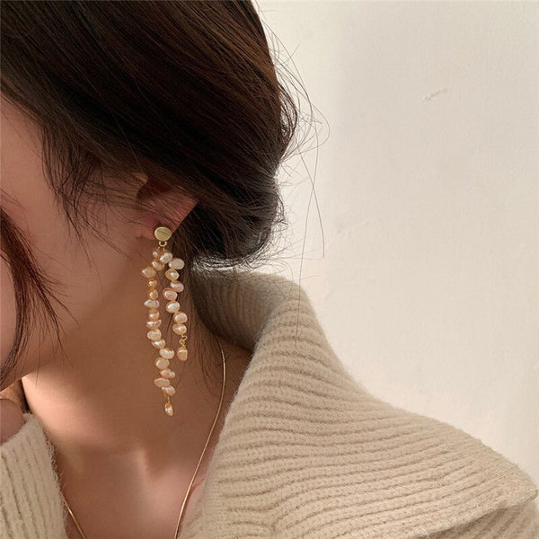 Kostbare, lange Tropfenohrringe aus natürlicher Süßwasserperle