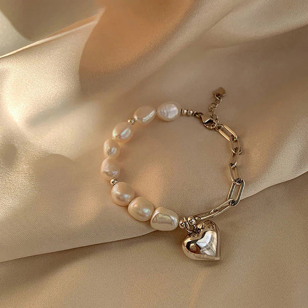 Edle Perlen- und Kettenarmbänder mit Herzanhängern