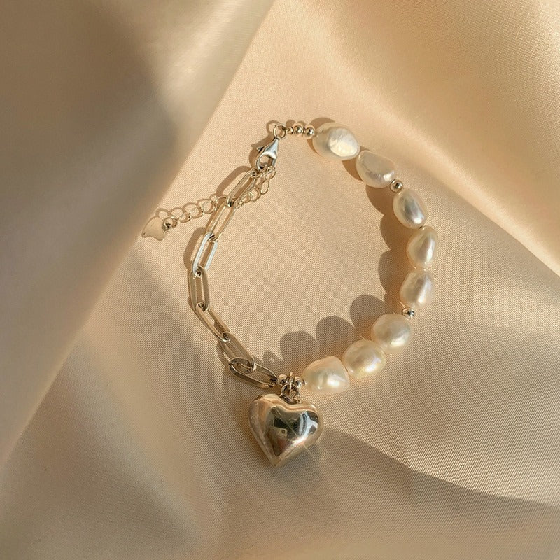 Edle Perlen- und Kettenarmbänder mit Herzanhängern