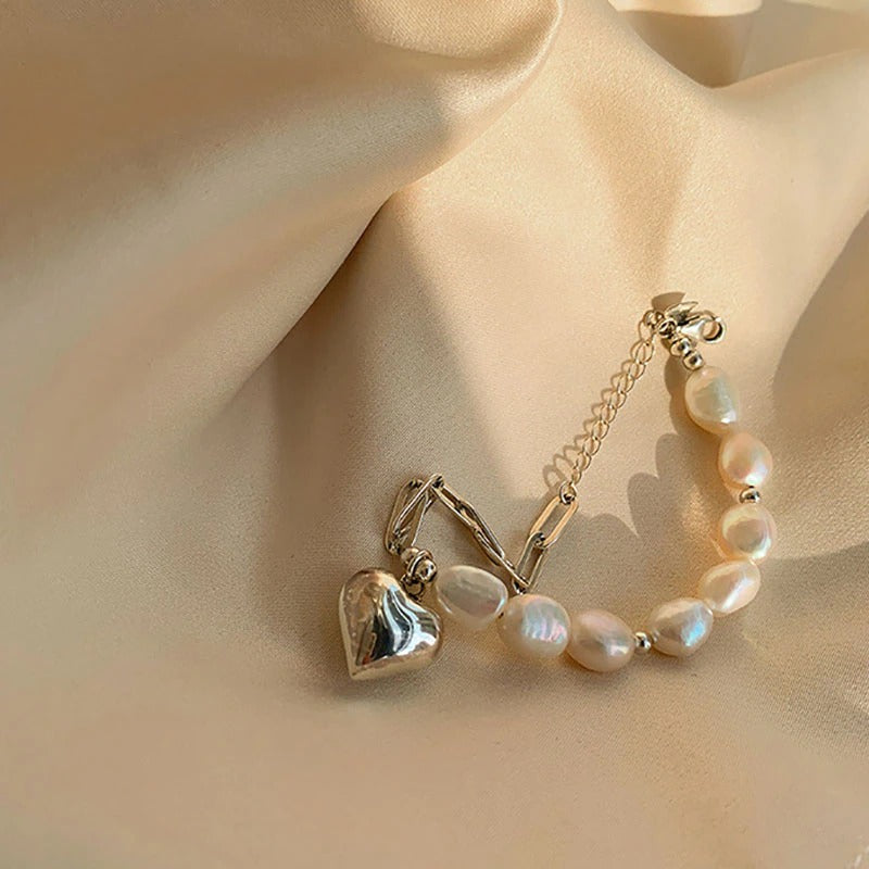 Edle Perlen- und Kettenarmbänder mit Herzanhängern