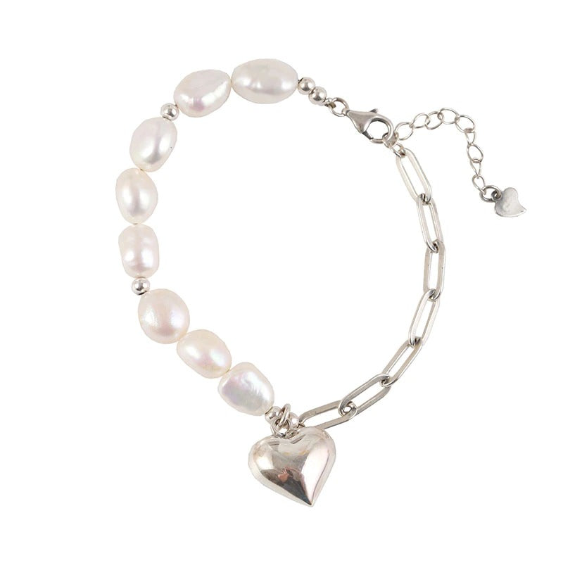 Edle Perlen- und Kettenarmbänder mit Herzanhängern