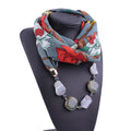 Bedruckter Sommer-Chiffonschal mit Perlen-Diamant-Anhänger