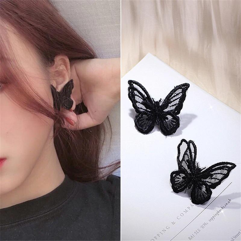 Kollektion schwarzer Statement-Ohrringe im Punk-Stil