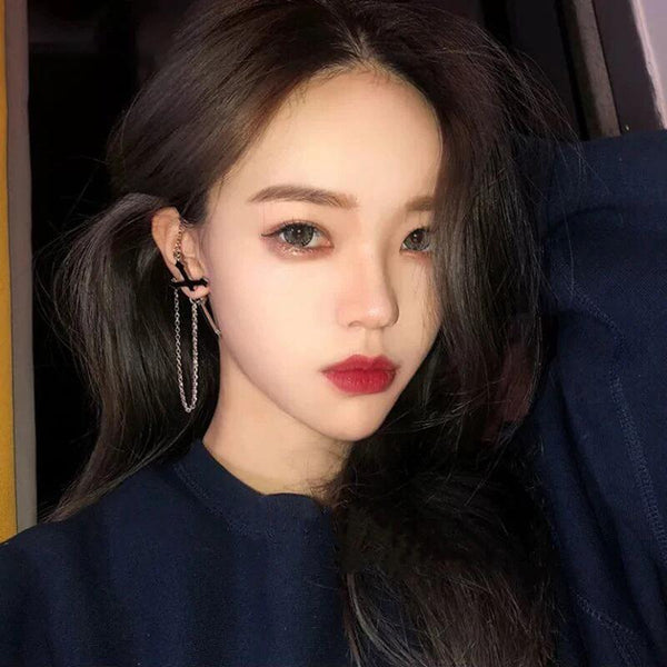 Kollektion schwarzer Statement-Ohrringe im Punk-Stil