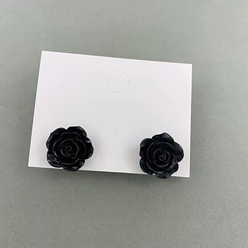 Kollektion schwarzer Statement-Ohrringe im Punk-Stil