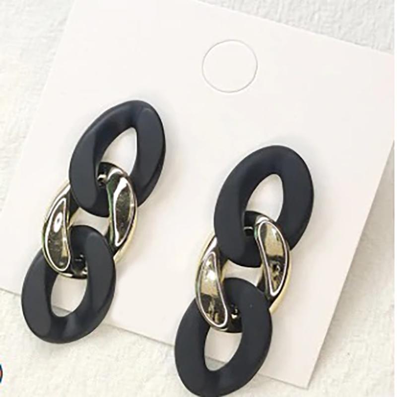 Kollektion schwarzer Statement-Ohrringe im Punk-Stil