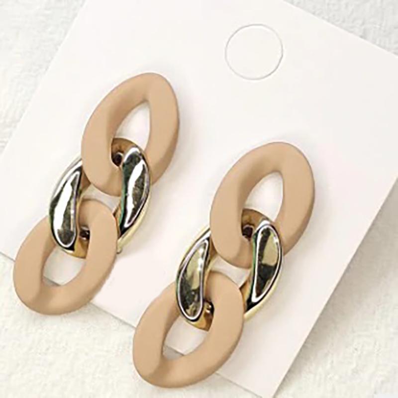 Kollektion schwarzer Statement-Ohrringe im Punk-Stil