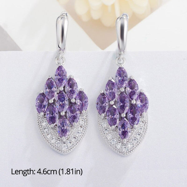 Kollektion mit Wassertropfen-Strassohrringen mit violettem Motiv