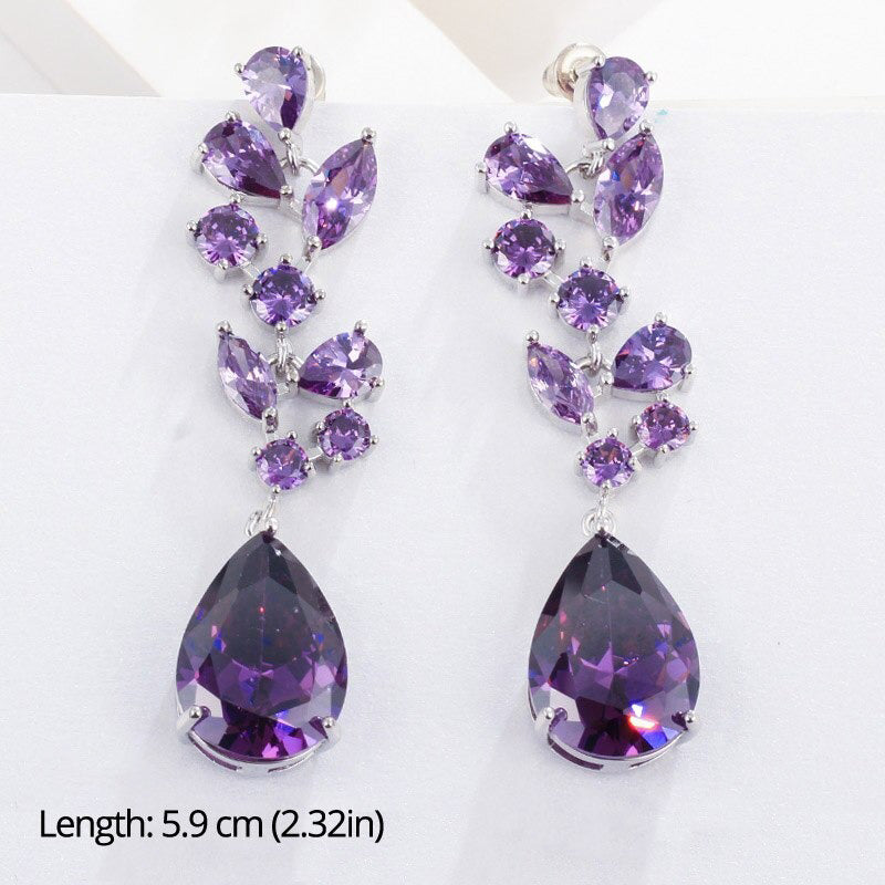 Kollektion mit Wassertropfen-Strassohrringen mit violettem Motiv