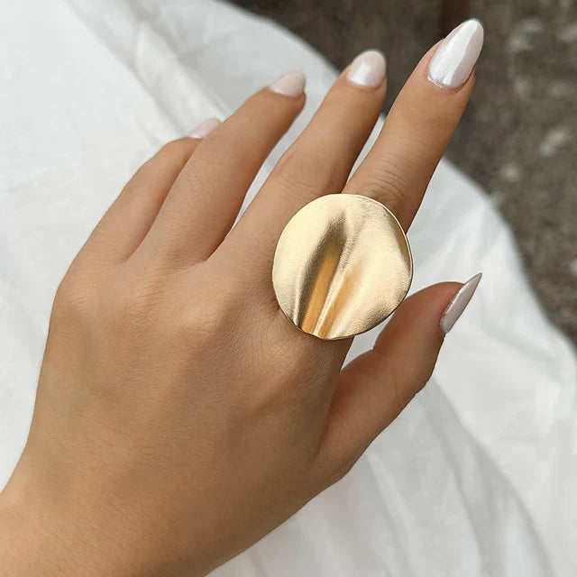 Großer klobiger Ring - Auffälliger minimalistischer Cocktail-Statement-Schmuck