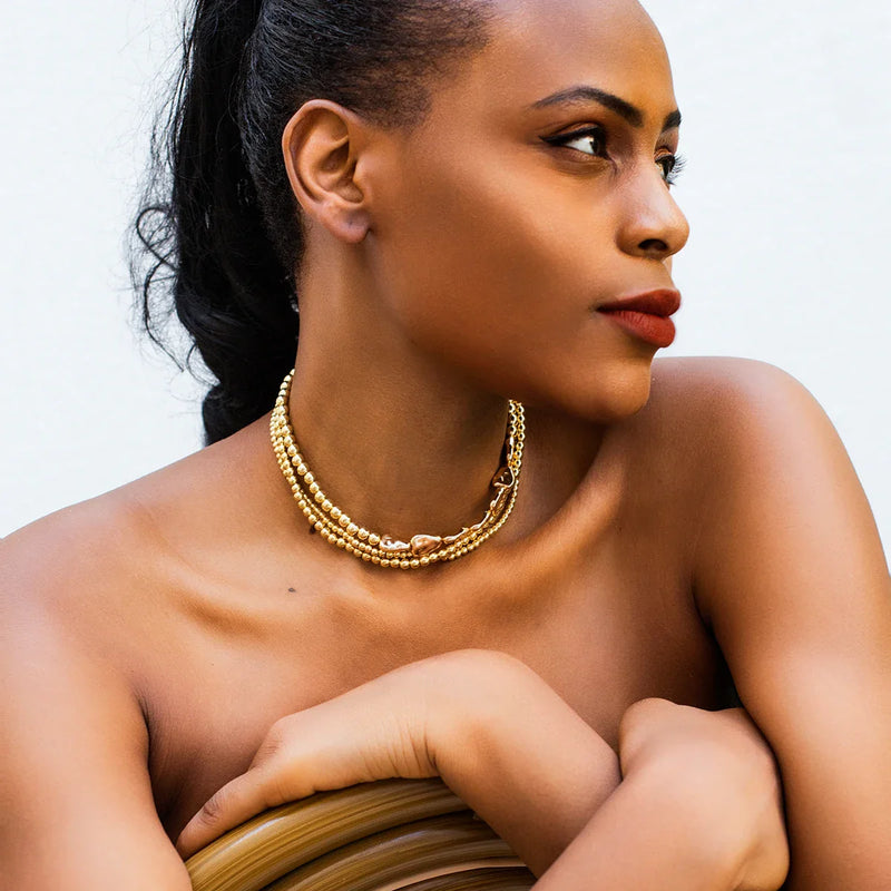 Goldfarbene mehrreihige Halskette, Perlen-Halsband, schicker Designer-Schmuck für Frauen