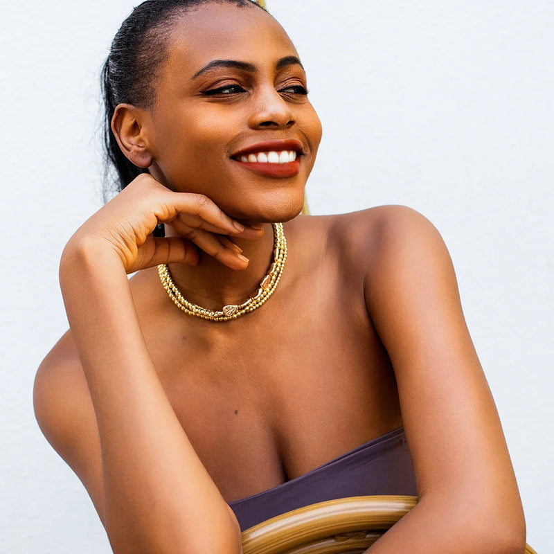 Goldfarbene mehrreihige Halskette, Perlen-Halsband, schicker Designer-Schmuck für Frauen