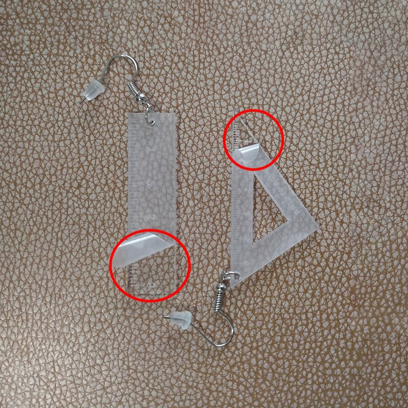 Ausgefallene asymmetrische Tropfenohrringe mit Dreiecken und geradem Lineal