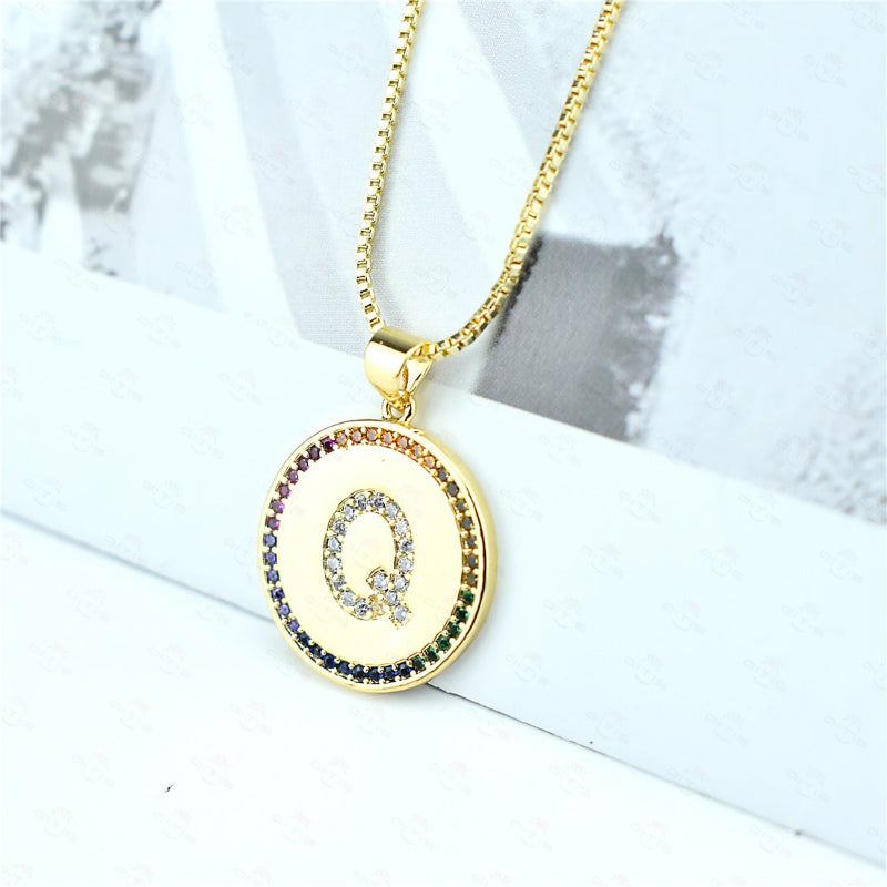 Personalisierte Halsketten mit Anfangsbuchstaben-Anhänger und Regenbogen-Zirkon