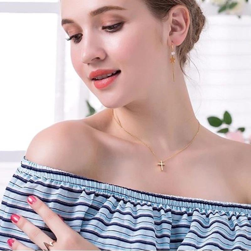 Halskette mit religiösem Kreuzanhänger