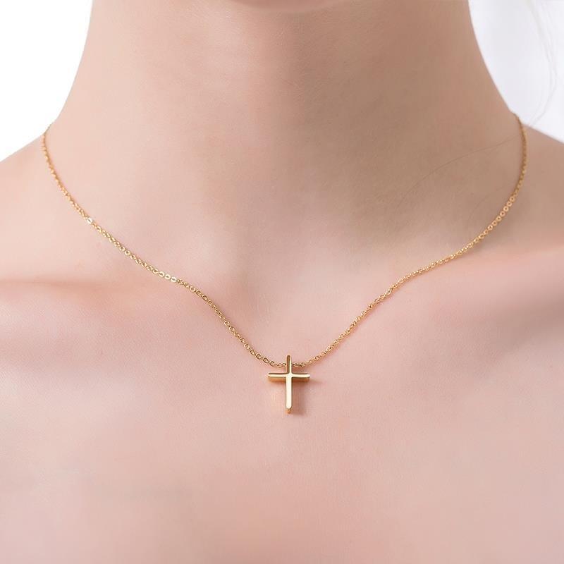 Halskette mit religiösem Kreuzanhänger