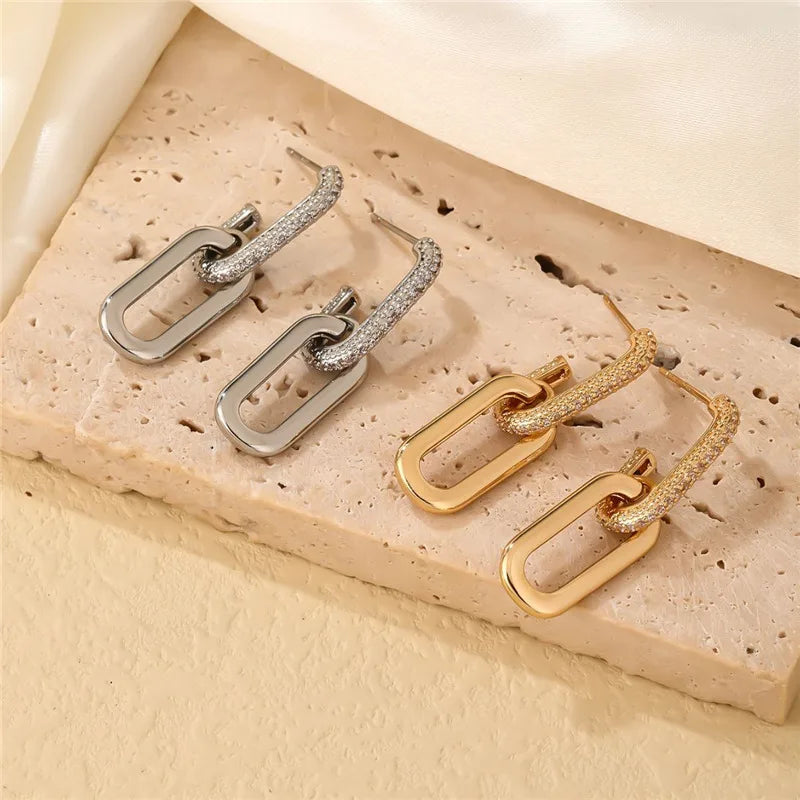 Zweigliedriger Kettenohrring mit Zirkoniaelementen