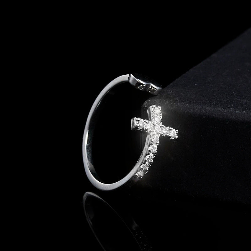Verstellbare Ringe mit Heiligem Kreuz und Herz und Strassbesatz