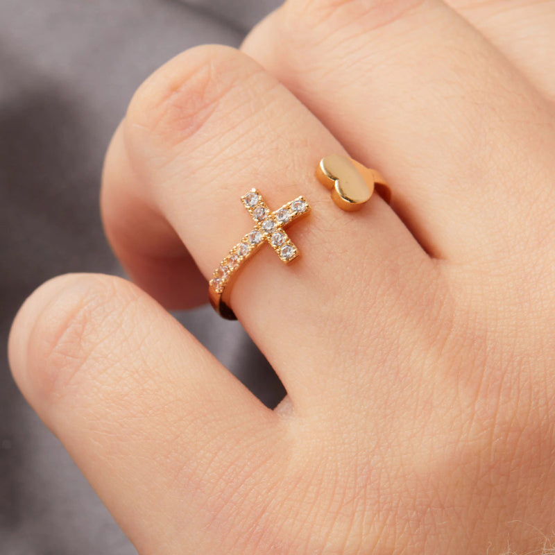 Verstellbare Ringe mit Heiligem Kreuz und Herz und Strassbesatz