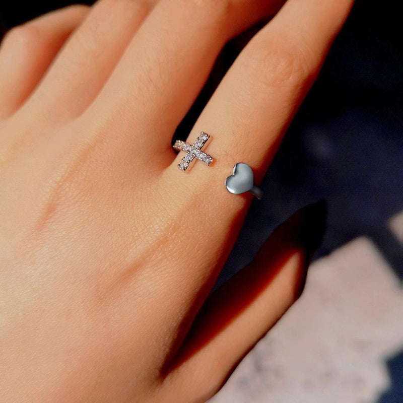 Verstellbare Ringe mit Heiligem Kreuz und Herz und Strassbesatz