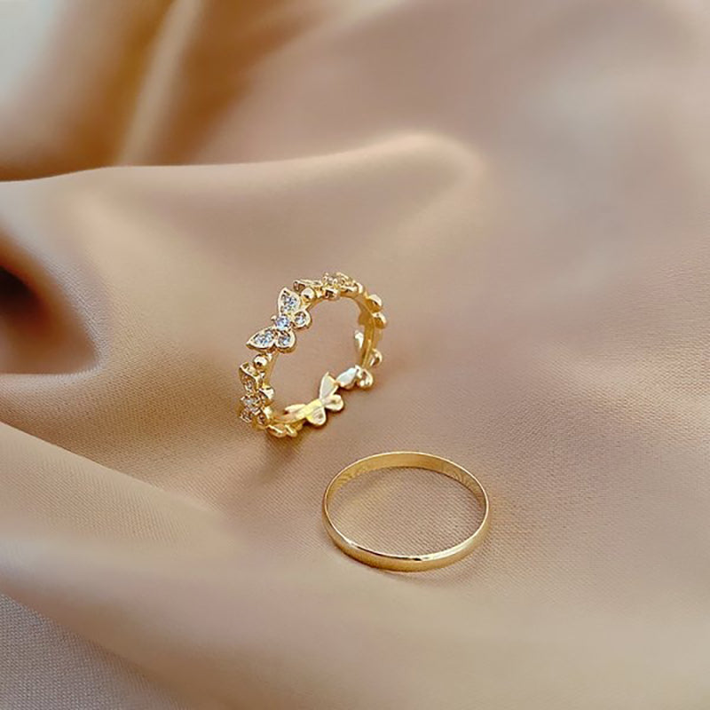 Mit Strasssteinen verzierte modische Schmetterlingsringe-Kollektion