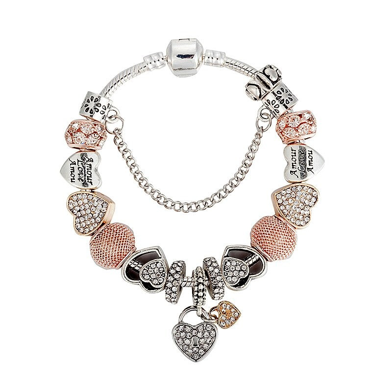 Armreife mit Herzanhängern und Strasssteinen