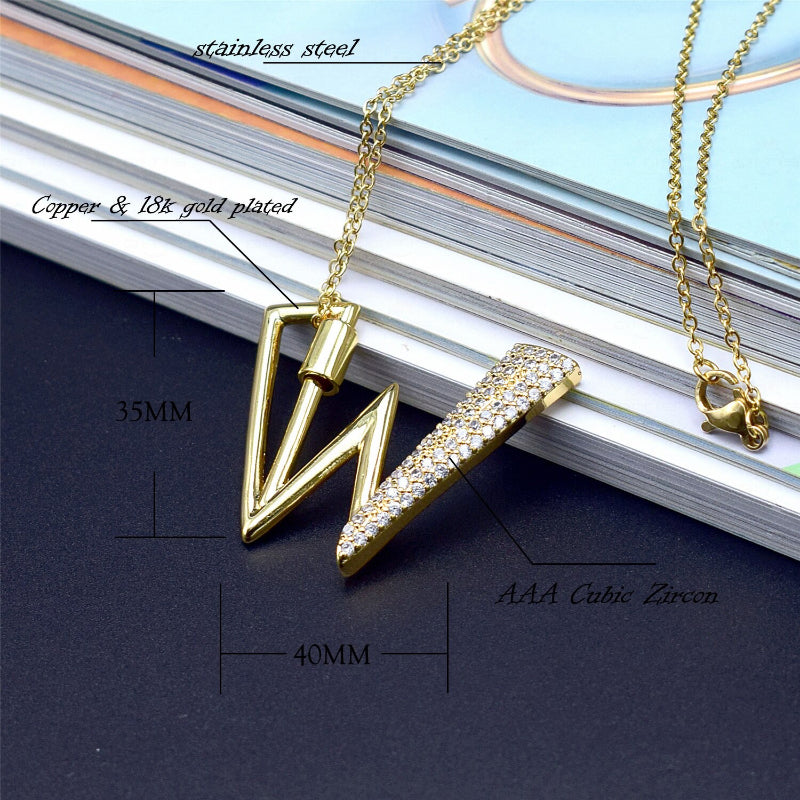 Mit Strasssteinen besetzte, personalisierte Halsketten mit Buchstabenanhängern von A bis Z