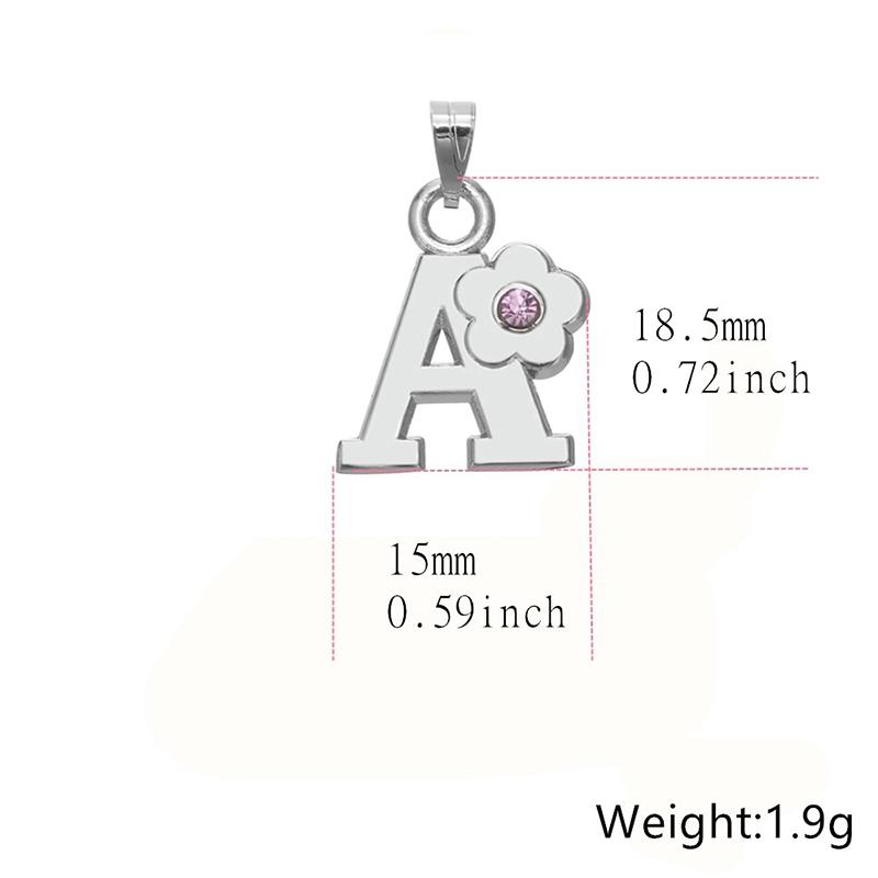 Halskette mit Großbuchstaben-Anhänger „A-Z“ und Blumenmotiv