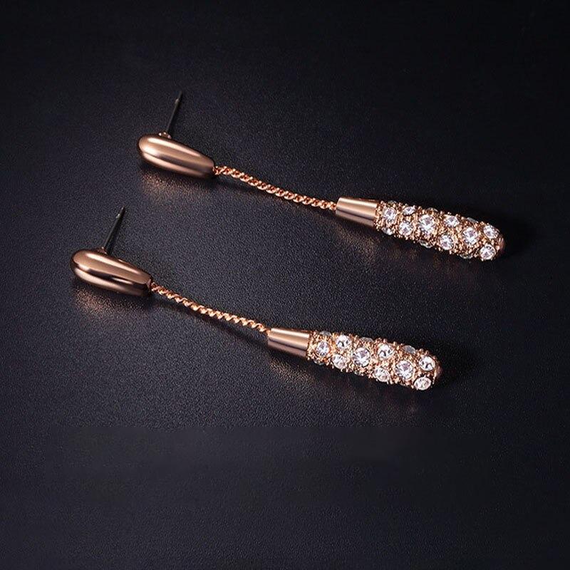 Lange, baumelnde Ohrringe mit Strassbesatz