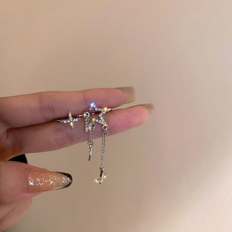 Mit Strasssteinen besetzte, skurrile Engelsflügel-Ohrhänger-Kollektion