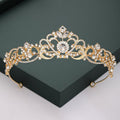 Mit Strasssteinen und Perlen besetzte Tiara-Kollektion für den Kopfschmuck zur Hochzeit