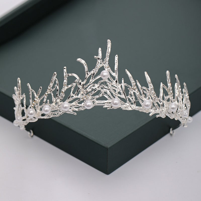 Mit Strasssteinen und Perlen besetzte Tiara-Kollektion für den Kopfschmuck zur Hochzeit