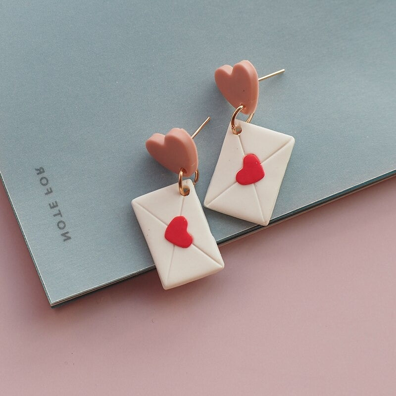 Romantische kleine Valentinstag-Liebesherz-Ohrring-Kollektion