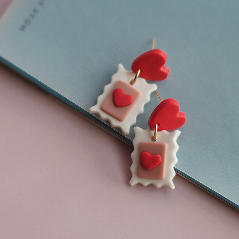 Romantische kleine Valentinstag-Liebesherz-Ohrring-Kollektion