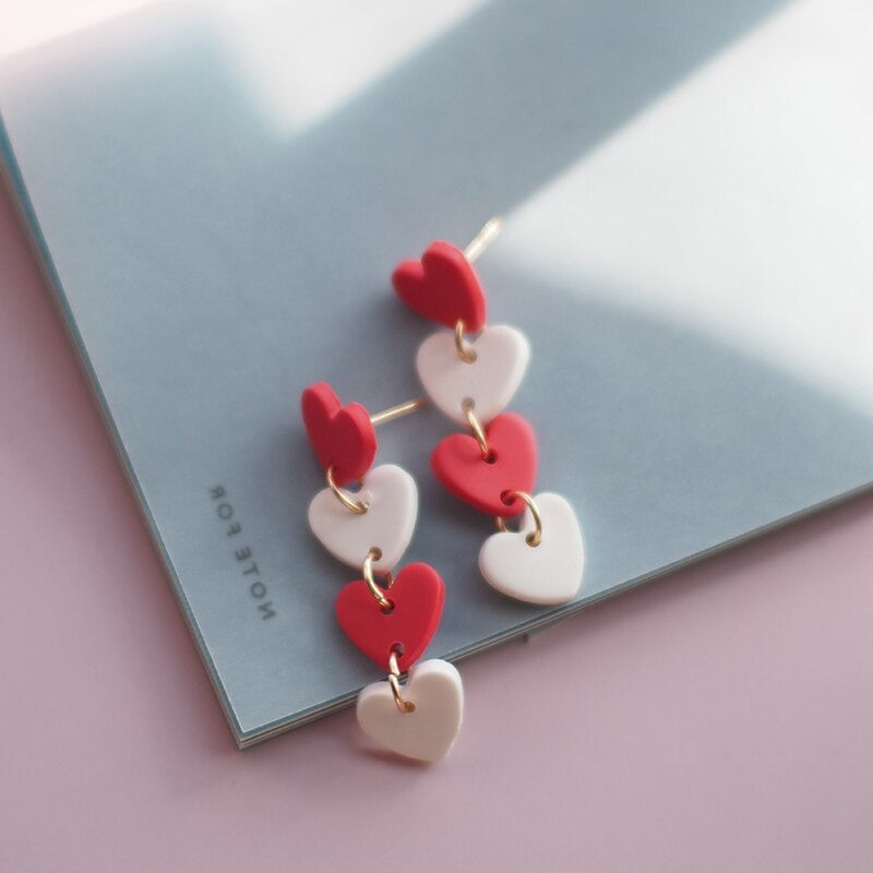 Romantische kleine Valentinstag-Liebesherz-Ohrring-Kollektion