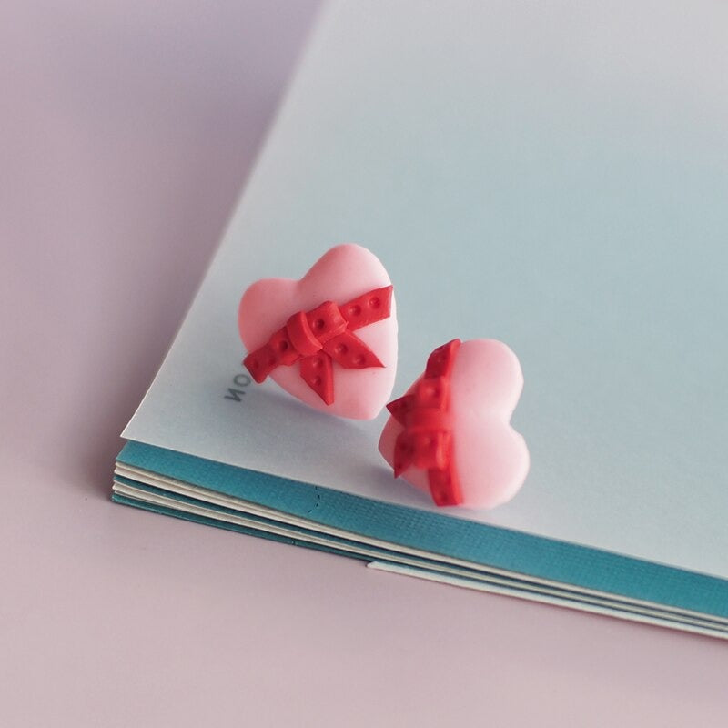 Romantische kleine Valentinstag-Liebesherz-Ohrring-Kollektion