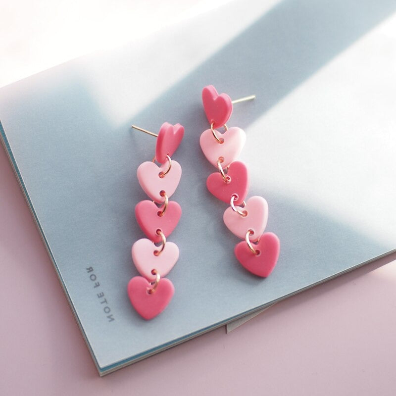 Romantische kleine Valentinstag-Liebesherz-Ohrring-Kollektion