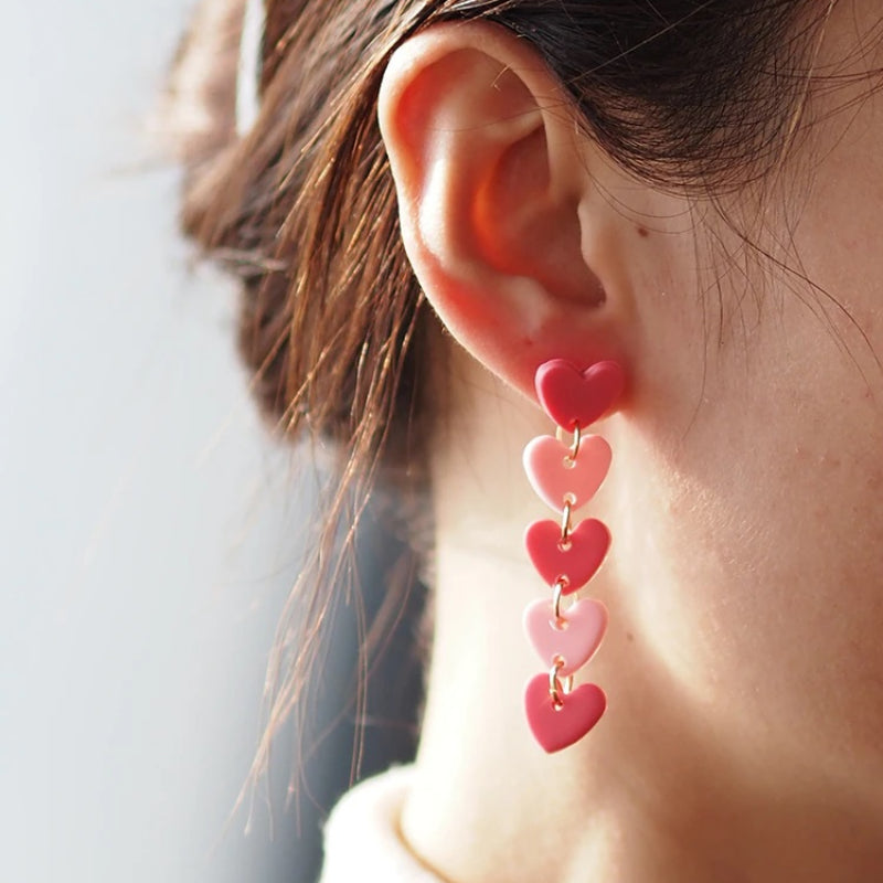 Romantische kleine Valentinstag-Liebesherz-Ohrring-Kollektion