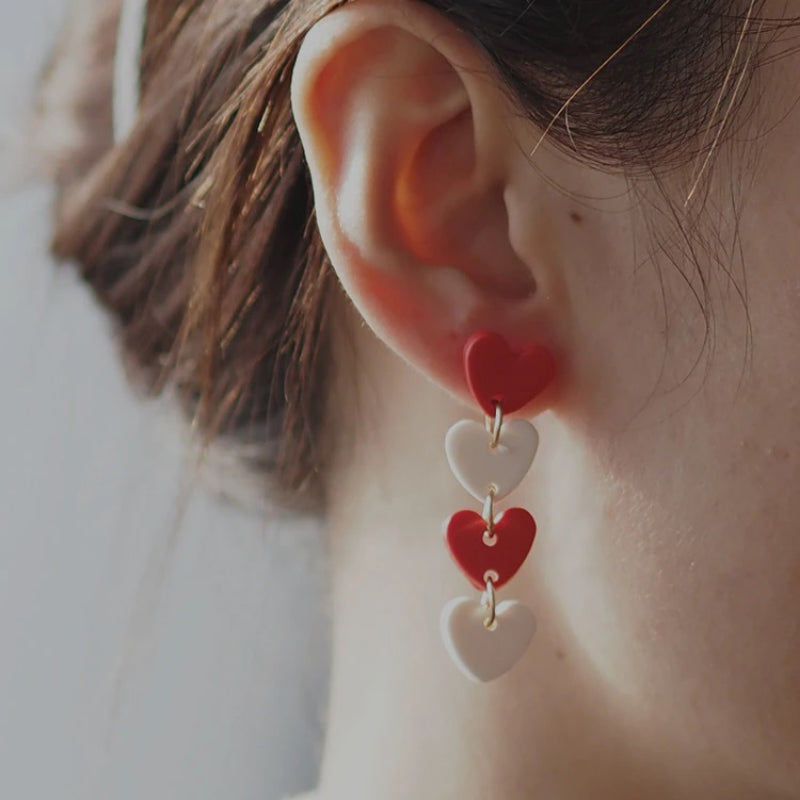 Romantische kleine Valentinstag-Liebesherz-Ohrring-Kollektion