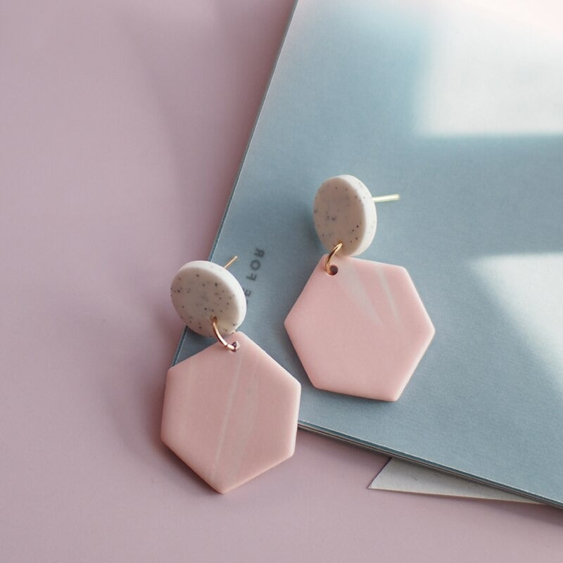 Romantische kleine Valentinstag-Liebesherz-Ohrring-Kollektion