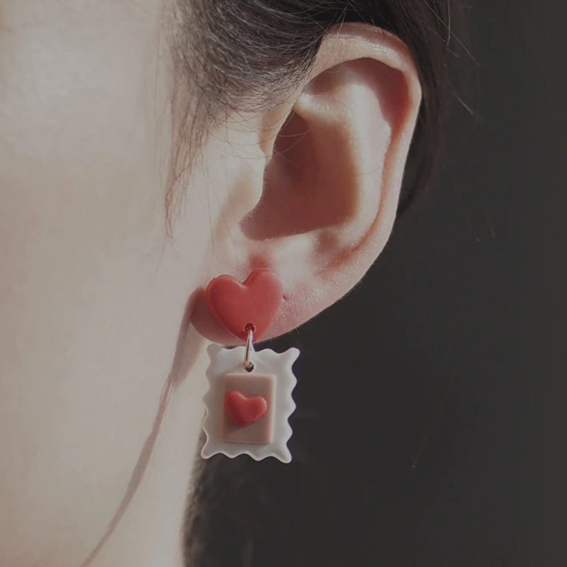 Romantische kleine Valentinstag-Liebesherz-Ohrring-Kollektion